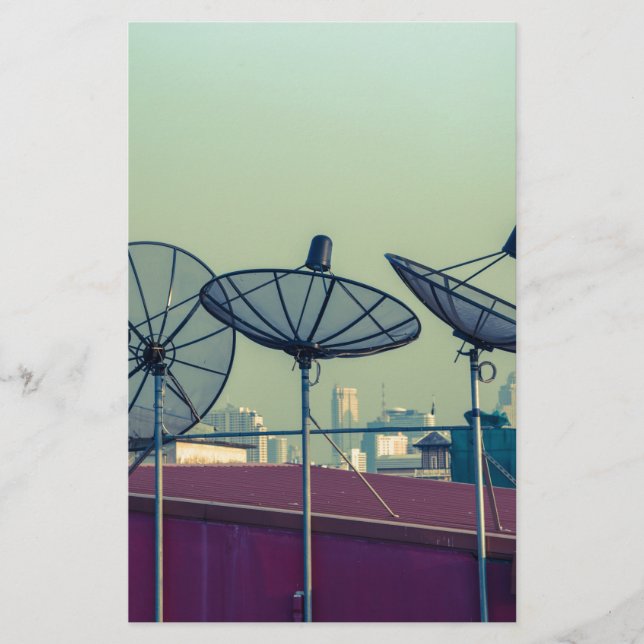 antenne parabolique sur les toits de Bangkok (Devant)