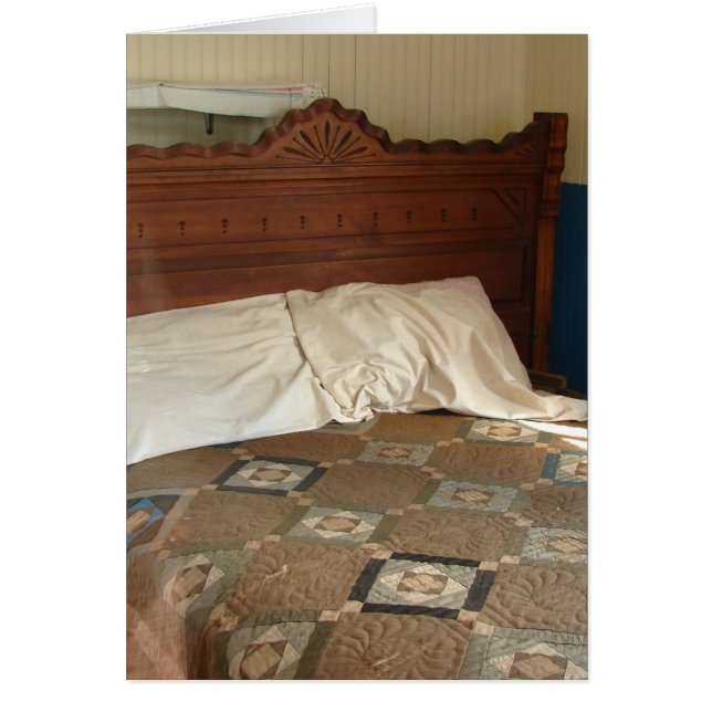 Antique Bed (Devant)