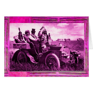 APACHES ET GERONIMO CONDUISANT UNE VOITURE À MOTEU