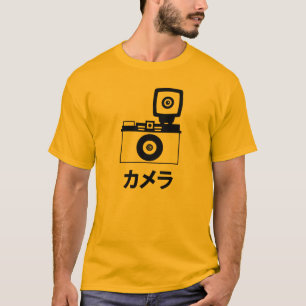 Appareil-photo dans le T-shirt de katakanas