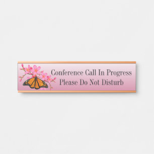 Appel de conférence de plaque de nom en cours