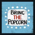 Apportez Le Popcorn Poster Poster Wall Art<br><div class="desc">"Bring The Popcorn" est un design de texte mignon en bleu clair avec du texte en noir et rouge,  avec une forme d'accent blanc et des points blancs texturés blancs.</div>