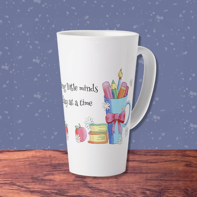 Aquarelle Art professeur Latte Mug avec devis (Watercolor art teacher latte mug with quote .)