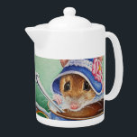 Aquarelle Bonnet Bleu de la souris Whimsal Tea Tim<br><div class="desc">"Tea Time Mice, Souris No. 2" Teapot d'art d'aquarelle par l'artiste Jean Weiner "Tea Time Mice, Souris No. 2" est doté d'une souris de champ géante prête à déguster une tasse de thé l'après-midi. Elle porte son bonnet bleu vintage préféré, orné d'un ruban de dentelle blanche et d'une rose rose....</div>
