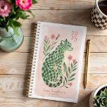 Aquarelle fille Abstraite À damiers Cheetah Floral<br><div class="desc">Offrez-vous le côté sauvage de l'organisation avec ce planificateur unique, avec notre guépard aquarelle peint à la main avec une touche ludique. Les endroits uniques du guépard sont remplis d'un motif rétro à damier, ajoutant une touche d'amusement et de modernité à votre planification quotidienne. Encadré de fleurs délicates et de...</div>