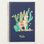 Aquarelle Llama et Cactus Bleu Personnalisé<br><div class="desc">Cute scène de lama en aquarelle, que vous pouvez personnaliser avec votre nom ou texte personnalisé. Cette jolie lama blonde a une fleur et des plumes dans les cheveux, une guirlande assortie et un tapis traditionnel péruvien. Elle est debout dans un jardin de cactus fleuri avec de jolies fleurs jaunes....</div>