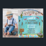 Aquarelle Ofishally Birthday Invitation<br><div class="desc">Vous cherchez une douce aquarelle c'est l'invitation à l'anniversaire o-fish-al? Ce design est peut-être ce que vous cherchez. Elle comprend un poisson, des mouches dragon, des cattails, un panneau de pêche, une boîte de vers et plus encore. La photo de votre petit garçon apparaît sur le côté droit de l'invitation....</div>