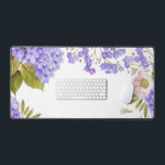 Aquarelle Purple Hydrangée Floral Personnalisé<br><div class="desc">Ajoutez un accent floral à votre espace de travail avec ce tapis de bureau aquarelle. Il présente l'anémone blanc aquarelle,  l'hydrangée violette et l'haleine du bébé. Personnalisez en ajoutant vos détails. Ce tapis de bureau hydrangée est parfait comme cadeau.</div>
