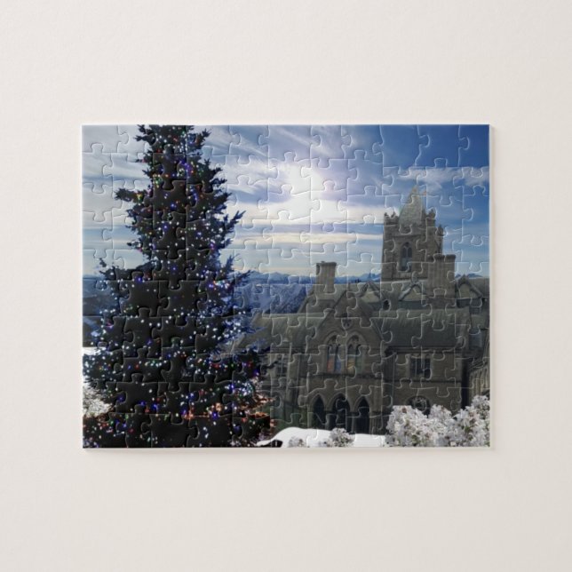 Arbre de Noël avec l'ancienne église Jigsaw Puzzle (Horizontal)