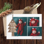 Arbre de Noël rustique 3 Faire-part de naissance p<br><div class="desc">Un nouveau bébé est une telle bénédiction ! Partagez votre joie en famille et entre amis avec ces faire-part de naissance de Noël de style rustique 3 cartes photo collage! Elles sont ornées d'un ornement de bois, avec les mots "TOUT N'EST pas aussi CALME qu'il paraît" (dans les paisibles photos...</div>