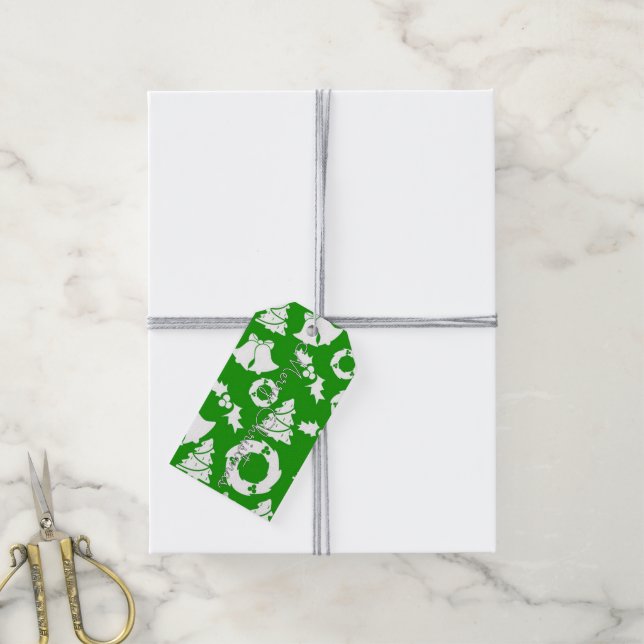 Arbre de Noël vert et présente des étiquettes cade (Avec de la ficelle)