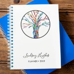 Arbre de vie personnalisé<br><div class="desc">Planificateur de l'arbre de vie personnalisé 2022. Cet élégant planificateur est décoré avec un design Arbre de Vie dans les couleurs arc-en-ciel. Facilement personnalisable avec votre nom et votre année. Parce que nous créons notre propre oeuvre, vous ne trouverez pas cette image exacte d'autres designers.</div>