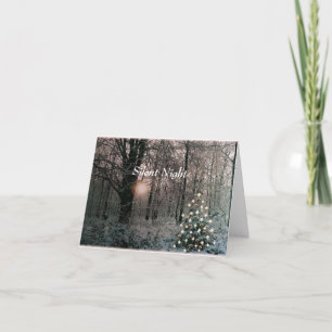 Arbre éclairé dans Snowy Woods Carte de voeux de v