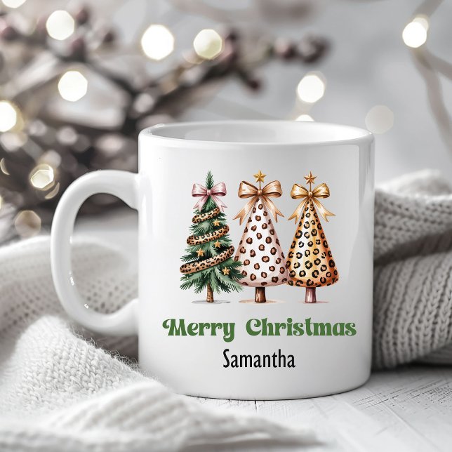 Arbres de Noël Léopard Élégants Mug avec Nom Perso (Stylish Leopard Christmas Trees Custom Name Mug)