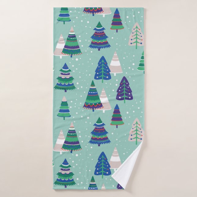 Arbres de Noël sur un arrière - plan bleu (Serviette de bain)