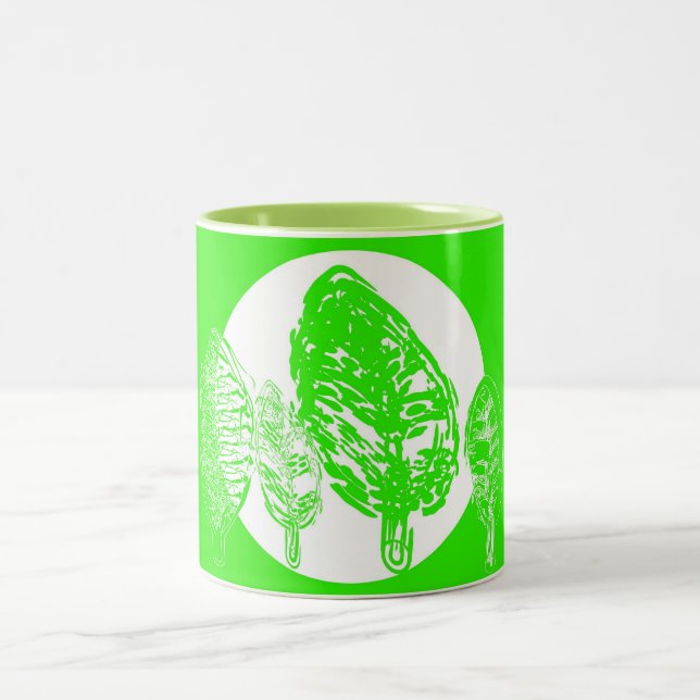 Arbres verts de pelouse et mugs de lune (Centre)