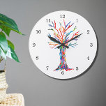 Arc-en-ciel Arbre de vie Grande horloge<br><div class="desc">Cette horloge fantaisiste est décorée d'une impression d'arbre de vie aux couleurs arc-en-ciel. L'arbre a été à l'origine fabriqué en mosaïque à l'aide de minuscules fragments de verre aux couleurs vives. Mosaïque originale © Michele Davies.</div>