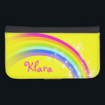 Arc en ciel et étoiles jaune vif nom coque<br><div class="desc">Boîtier de porte-monnaie lumineux jaune et multicolore arc-en-ciel graphique pour téléphone portable. Customisez le avec votre nom,  actuellement lit Klara. Motif original et design par Sarah Trett.</div>