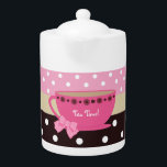 Arc Girly de point de polka de rose et de brun de<br><div class="desc">Une théière rose et brune girly de motif de point de polka avec une tasse de thé rose mignonne a équilibré avec une frontière à la mode de coeur, et un ruban assez rose attaché dans un arc sur la poignée. Personnalisez en ajoutant votre propre texte au lieu des mots...</div>