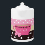 Arc Girly de point de polka de rose et de brun de<br><div class="desc">Une théière rose et brune girly de motif de point de polka avec une tasse de thé rose mignonne a équilibré avec une frontière à la mode de coeur, et un ruban assez rose attaché dans un arc sur la poignée. Personnalisez en ajoutant votre propre texte au lieu des mots...</div>