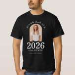Arch Photo Fier Papa de la T-shirt Graduate 2023<br><div class="desc">Arch Photo Fier Papa de 2023 Diplômé. Surtout pour les papas des étudiants nouvellement diplômés à porter avec fierté. La photo de votre élève est en forme d'arc, et l'année grande et audacieuse, avec le nom du diplômé. Personnalisez facilement le texte au besoin et remplacez la photo par votre propre...</div>