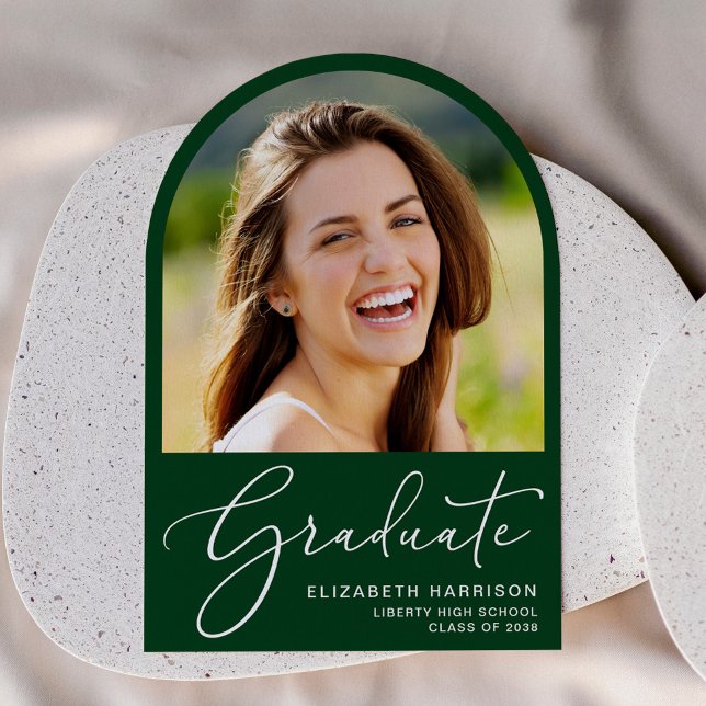 Arch Photo Green Graduation Faire-part (An elegant arch-shaped graduation announcement to celebrate the graduate's achievements)