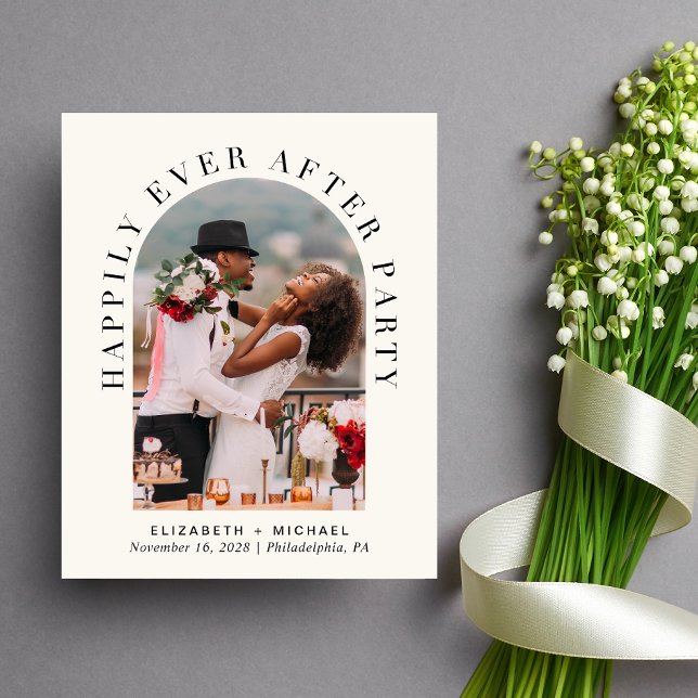 Arch Photo QR Code Cream Wedding Invitation de réc (Celebrate your love story with an invitation showcasing your favorite photo in an elegant arch frame)