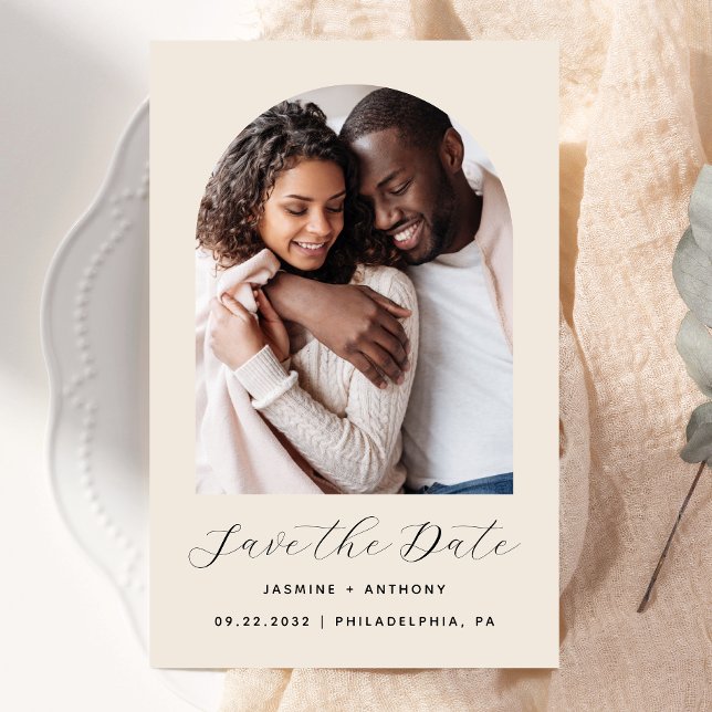 Arche de photo bohème budget beige Save the Date (Créateur téléchargé)
