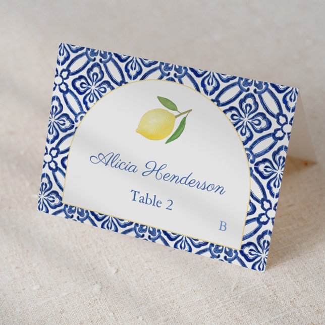 Arche Forme Citron Carreaux Bleus Mariage Carte Pl (Blue and white Italian tiles with arch and single watercolor lemon individual place card for wedding)