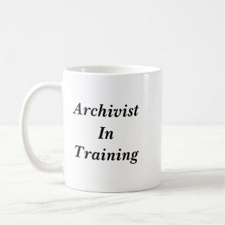 Archiviste dans la tasse de formation