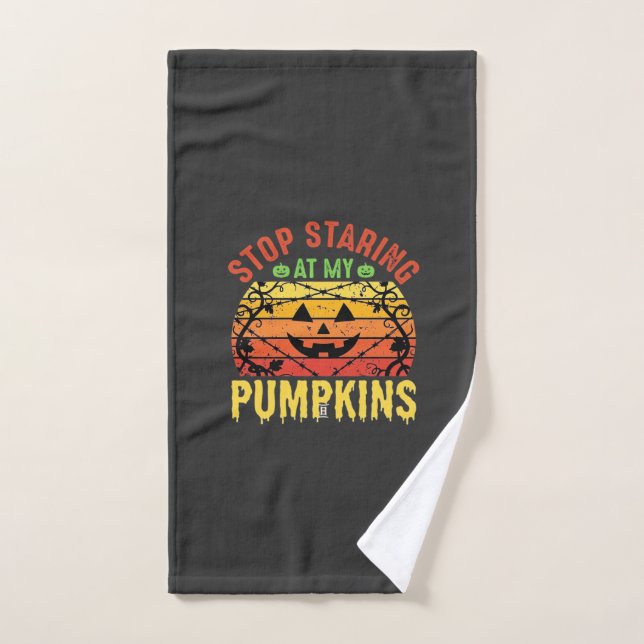 Arrêtez De Regarder Mes Citrouilles Halloween Drôl (Serviette à main)