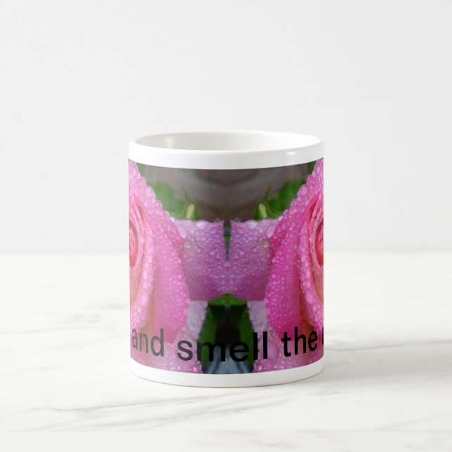 Arrêtez et sentez la tasse de roses (Centre)