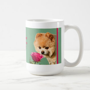 Arrêtez et sentez la tasse de roses