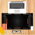 arrière - plan de jeu géométrique noir et orange c<br><div class="desc">Texture métallique futuriste noir et orange,  arrière - plan de jeu géométrique moderne cool aux accents verts. monogramme orange personnalisé en option.</div>