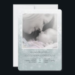 Arrivée hivernale Faire-part de naissance photo ve<br><div class="desc">Un joli motif de flocon de neige pour présenter l'arrivée de votre bébé d'hiver. La carte est facile à customiser avec votre libellé, police, couleur de police, options de forme de papier et choix de six types de papier. Pas exactement ce que vous cherchez ? Tous nos produits peuvent être...</div>