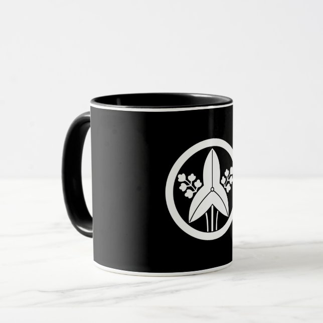 Arrowhead debout dans une tasse de café circulaire (Devant gauche)