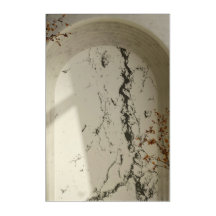 Arche de marbre rustique avec feuilles séchées sur
