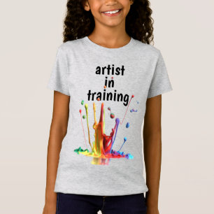 Artiste en formation, avec T-shirt de peinture à t