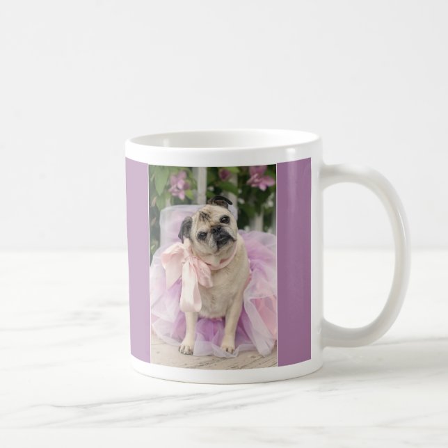 Assez dans la tasse pourpre de carlin (Droite)