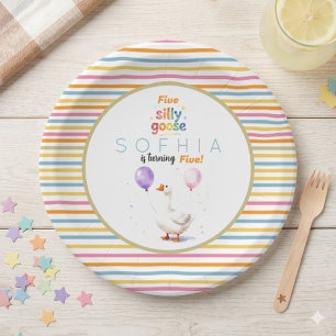 Assiette en papier rayée pastel pour les 5 ans de