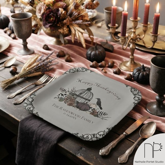 Assiette en papier victorienne de remerciements go (Moody white gothic thanksgiving paper plate features hand-drawn victorian art for elegant parties.)