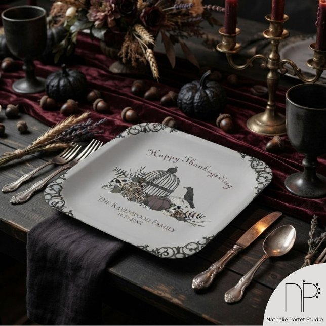 Assiette en papier victorienne grise gothique de r (This gray gothic thanksgiving paper plate features hand-drawn victorians art for elegant parties.)