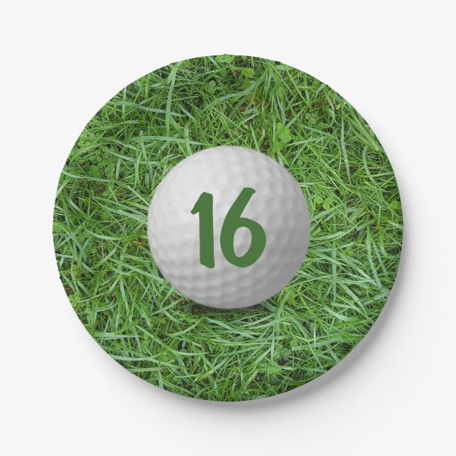 Assiettes En Carton 16e anniversaire Golf Ball on Grass Papier Plaque (Devant)