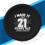 Assiettes En Carton 21 Year Old Birthday - Birthday Meme - Funny 21st<br><div class="desc">This funny 21st birthday design makes a great sarcastic humor joke or novelty gag gift for a 21 year old birthday theme or surprise 21st birthday party ! Objets "I Made it to 21 Years Old... Nothing Scares Me" funny 21st birthday meme that get lots of laughs from family, friends,...</div>