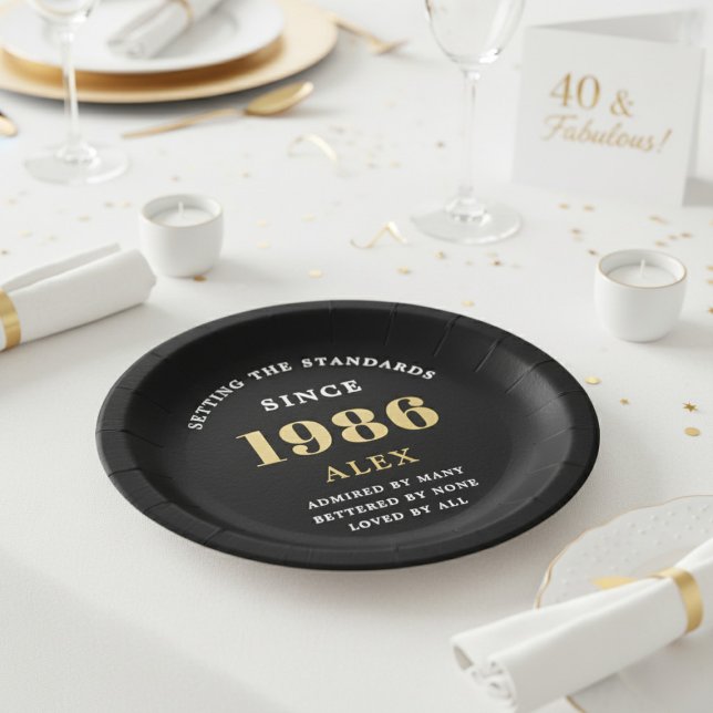 Assiettes En Carton 40th Birthday Name 1986 Black Gold Elegant Chic (1986 Black, Birthday paper plate. White background.)