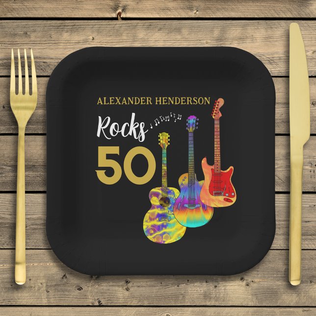 Assiettes En Carton 50e anniversaire Guitar Rocks 50 Personnalisé (Rock and roll 50th birthday party square paper plate personalized for him funky guitars gold & Black)