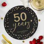 Assiettes En Carton 50e Anniversaire Mariage Noir et Or<br><div class="desc">Célébrez le renouvellement de votre voeu mariage dans le style avec notre élégante plaque en calligraphie. Ils peuvent être personnalisés avec vos détails et customisés à n'importe quelle couleur.</div>
