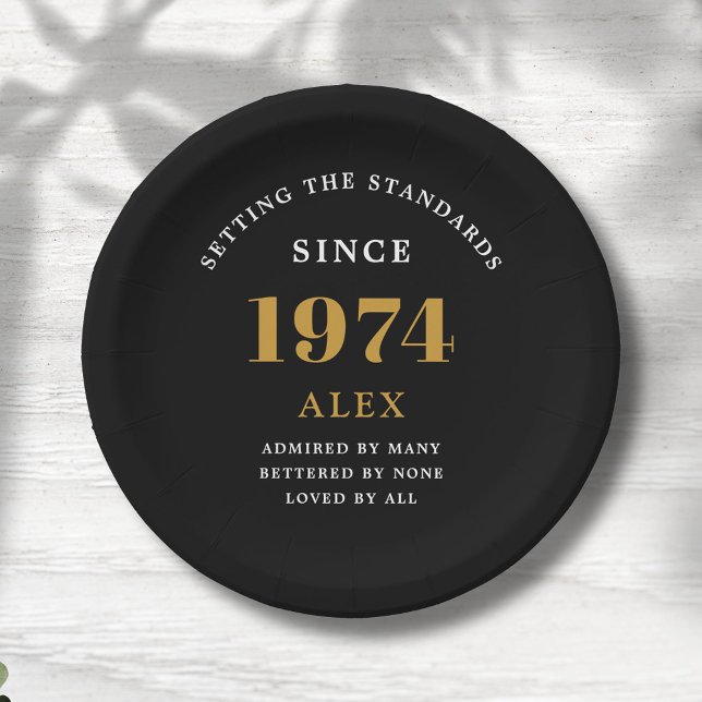 Assiettes En Carton 50e anniversaire Nom 1974 Black Gold Elegant Chic (Sophisticated 50th Birthday Unique Black & Gold Party Paper Plates.)