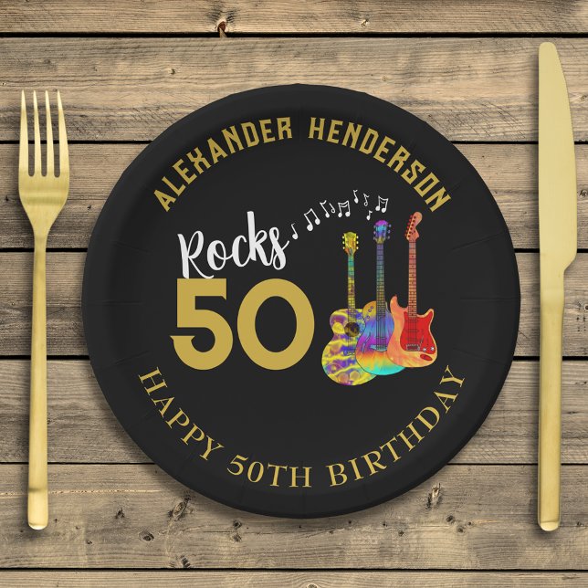 Assiettes En Carton 50e anniversaire Nom de la fête Guitares Rocks 50 (Personalized for him 50th birthday party rock and roll funky guitars black and gold paper plates)