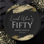 Assiettes En Carton 50e Anniversaire Soirée Gold Black Look Qui est<br><div class="desc">Elégant design de plaques de peinture en feuille d'or Faux. Tout le texte est ajustable et facile à changer pour vos besoins de partie. Grande élégante conception modèle de 50ème anniversaire. Serviettes de fête d'anniversaire chic. Noir et or</div>
